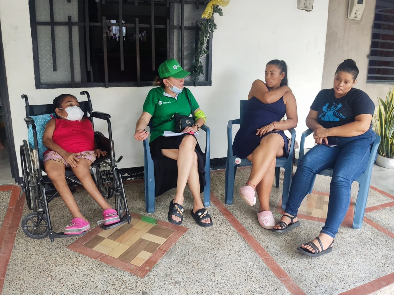 También desde Purificación, Tolima, Lorena enfrenta la misma lucha. Su embarazo estuvo marcado por una preeclampsia severa, y desde entonces su salud se ha deteriorado. Vive en Purificación, Tolima, sin acceso a controles médicos adecuados y con una urgente necesidad de atención especializada.